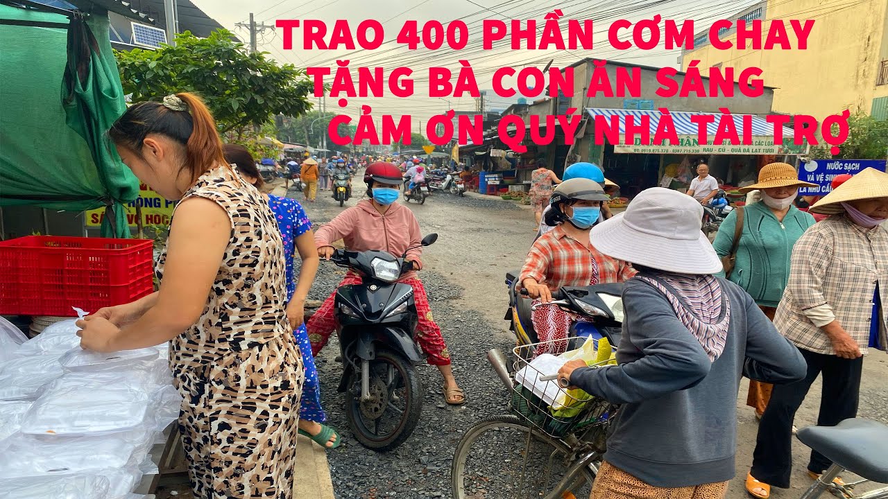 TRAO 400 HỢP CƠM NGÀY 15_ 10 AL BÀ CON ĐẾN NHẬN RẤT VUI_ CHÂN THÀNH CẢM ƠN NHÀ TÁI TRỢ