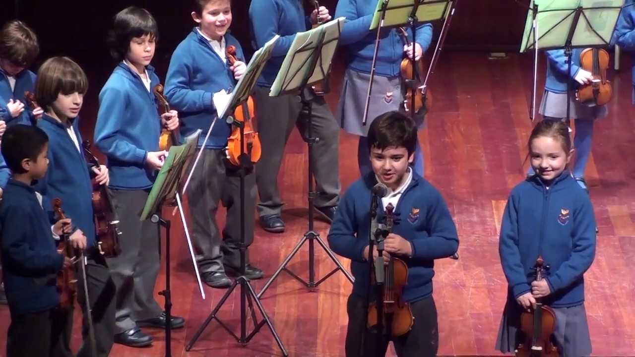 Actuación Escolania Corazón de María y Grupo de Violines 