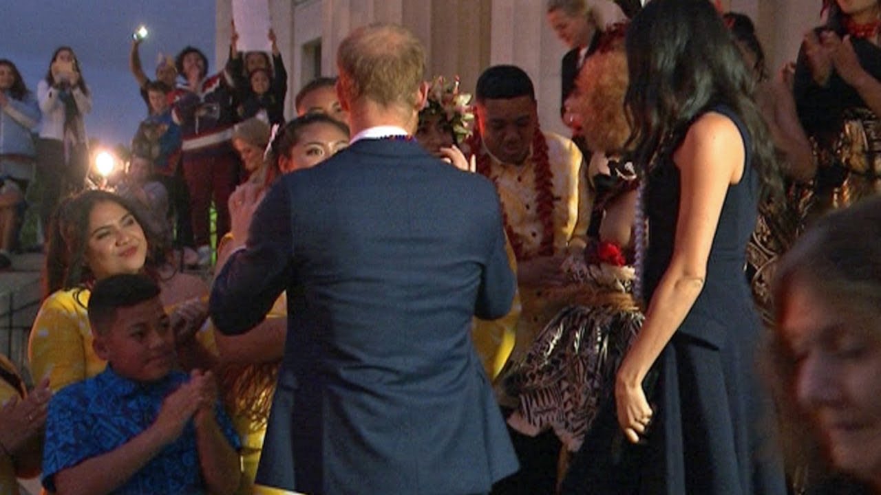 Harry and Meghan greet Tongan visitors at Auckland War Memorial Museum | Newshub