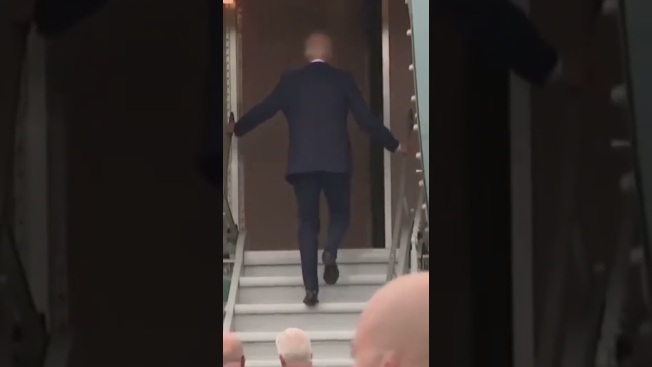 Biden trips again boarding Air Force One &mdash; this time on shorter staircase #shorts