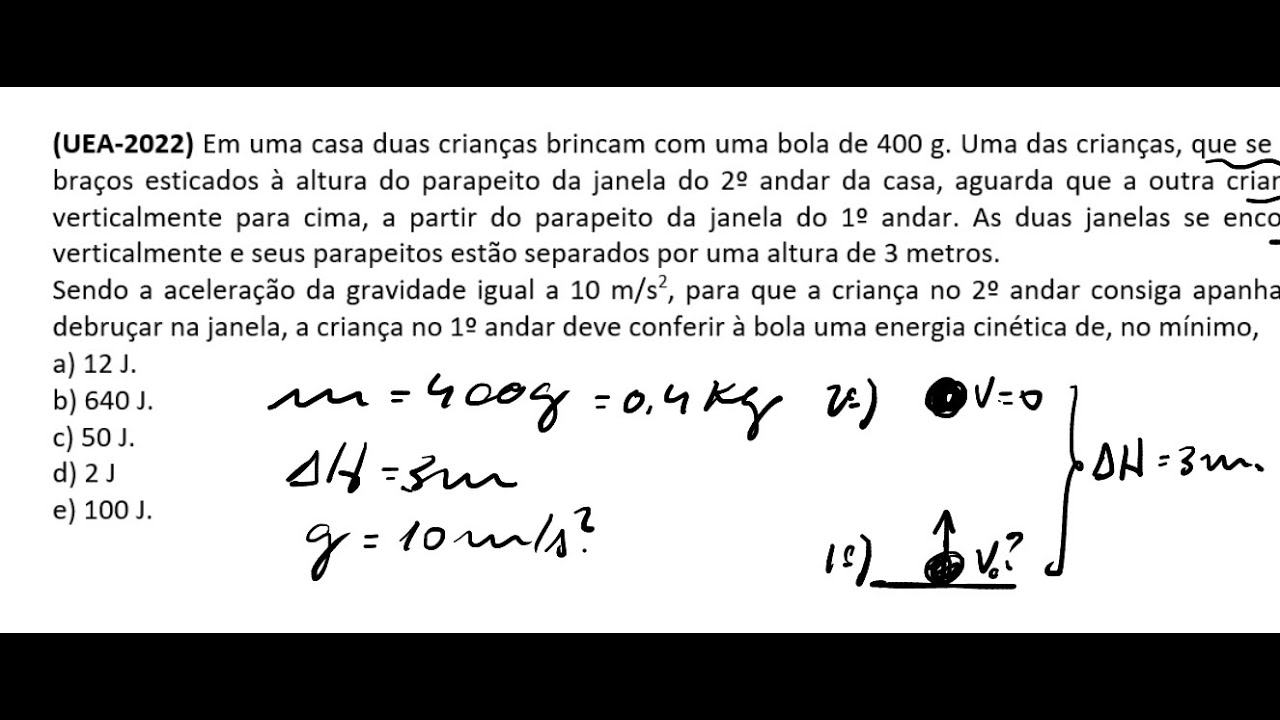 (UEA-2022) Em uma casa duas crianças brincam com uma bola de 400 g. Uma das crianças, que se...
