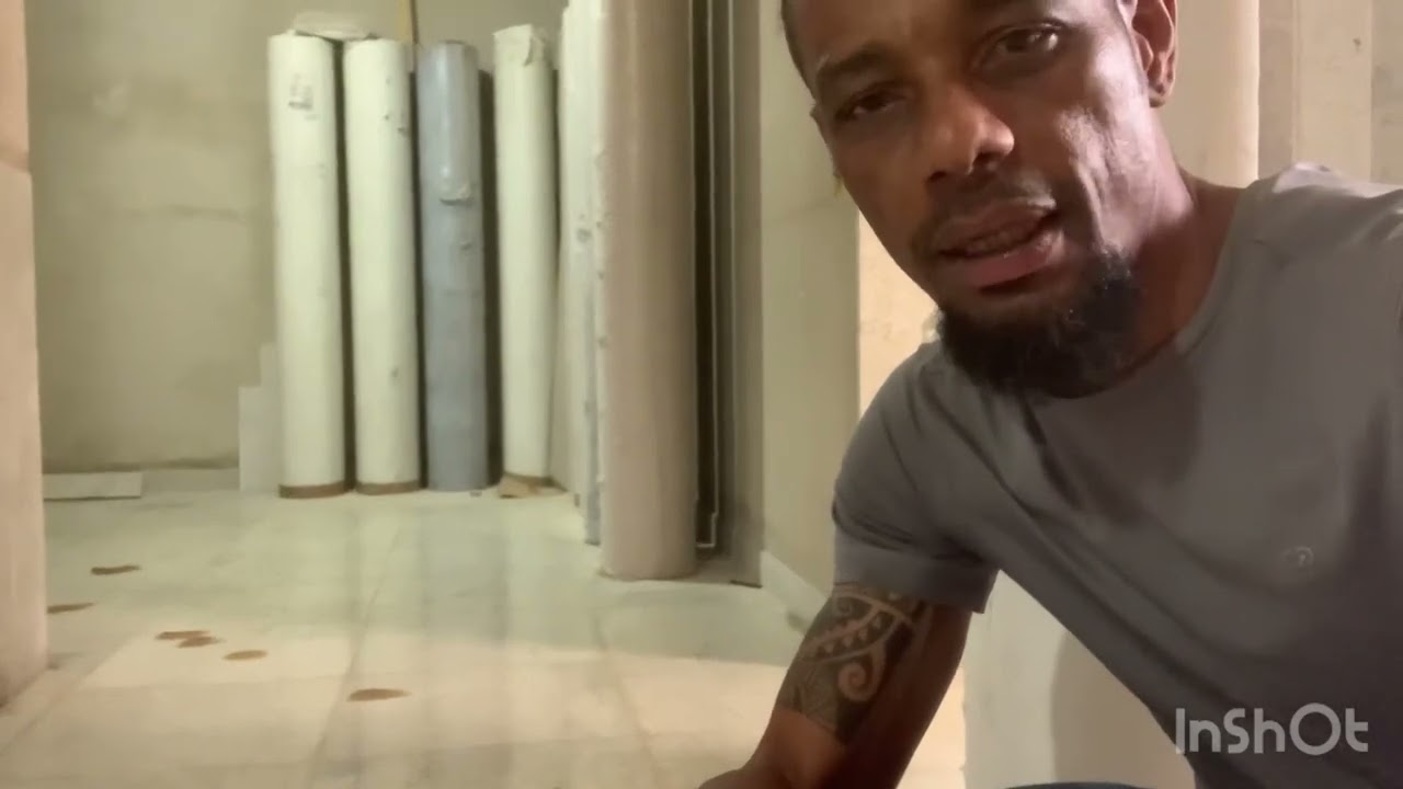 Removendo manchas de óleo do granito utilizando o Pek Tira Óleo da @PisocleanTV