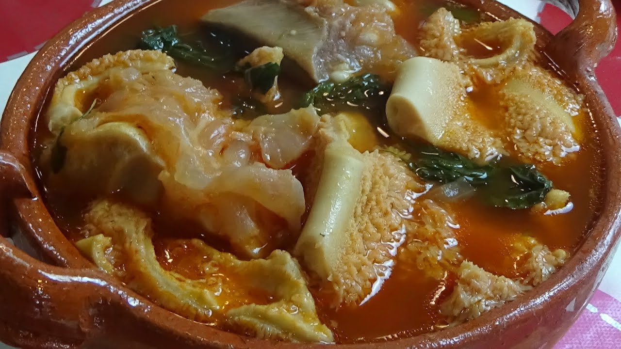 EL MEJOR  CALDO DE PANZA , O MENUDO CON PATA MEXICANO