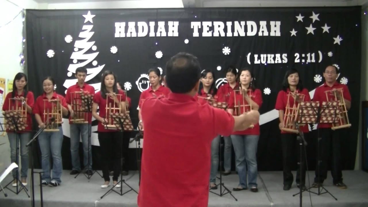 Medley Hai Mari Berhimpun,Jingle Bells - Angklung Natal Guru SDK Menara Tirza
