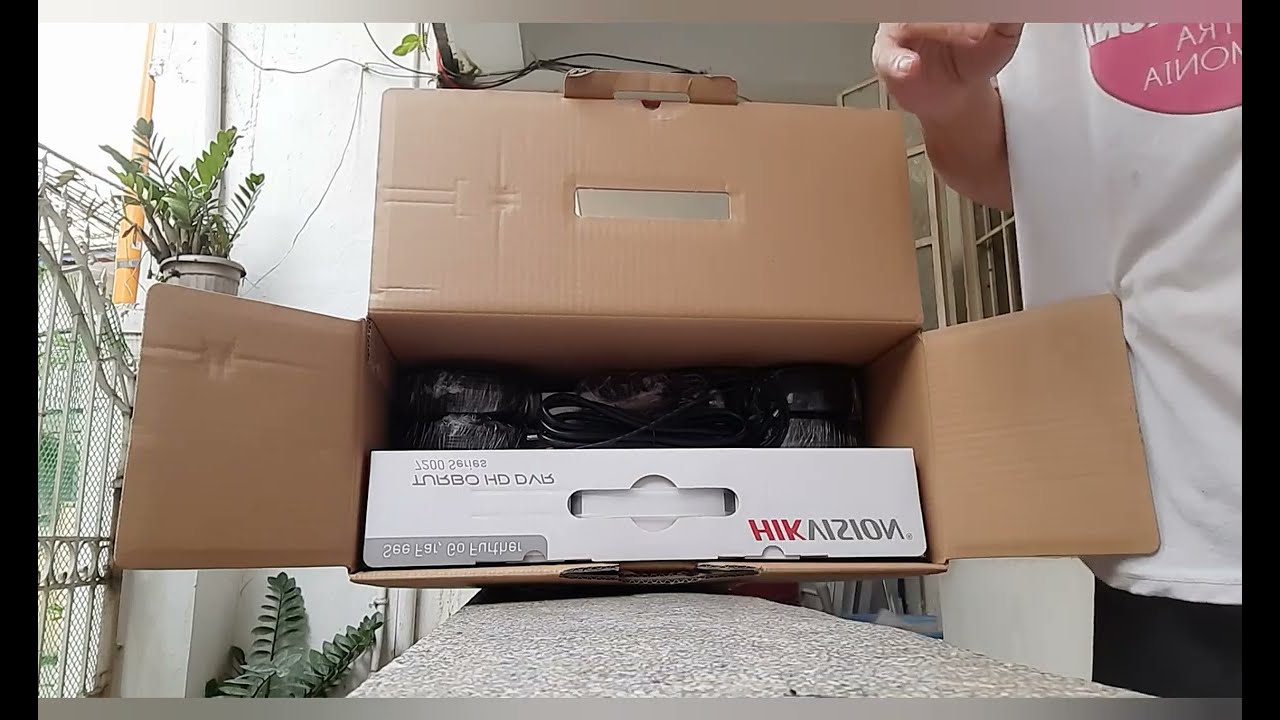 UNBOXING HIKVISION TURBO HD SURVEILLANCE KIT