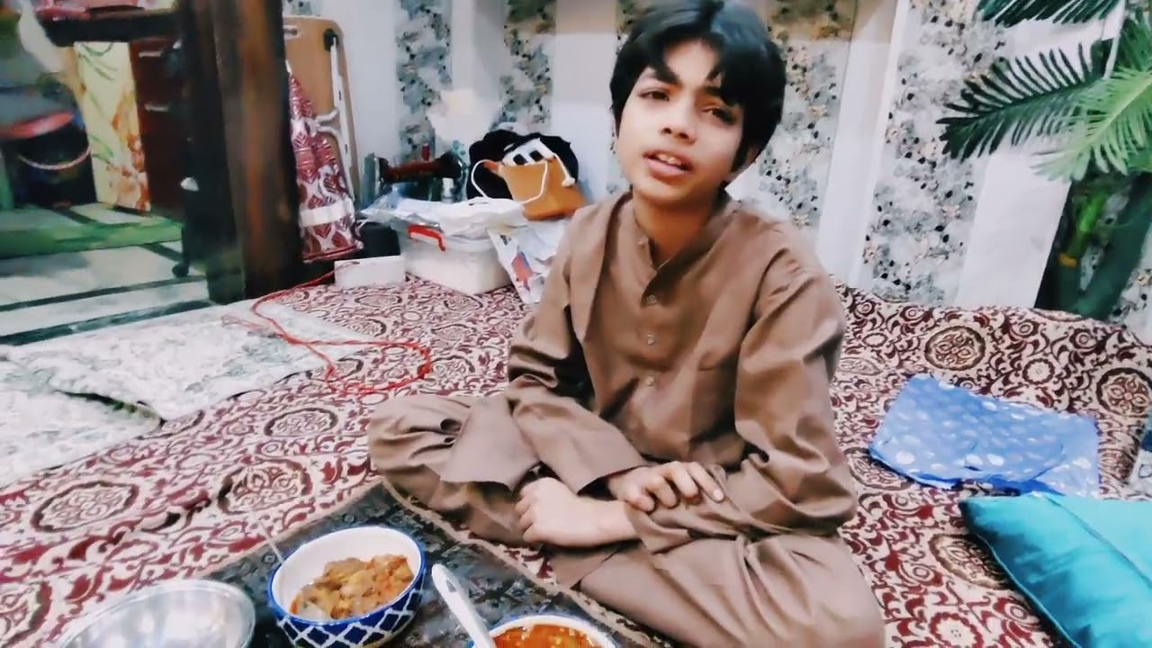 Mehfil jami ammi ke ghar sab behan bhai sath me ♥️♥️♥️♥️