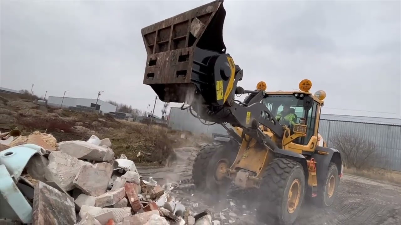Recycling construction waste in Lithuania with a Crusher bucket MB-L200
