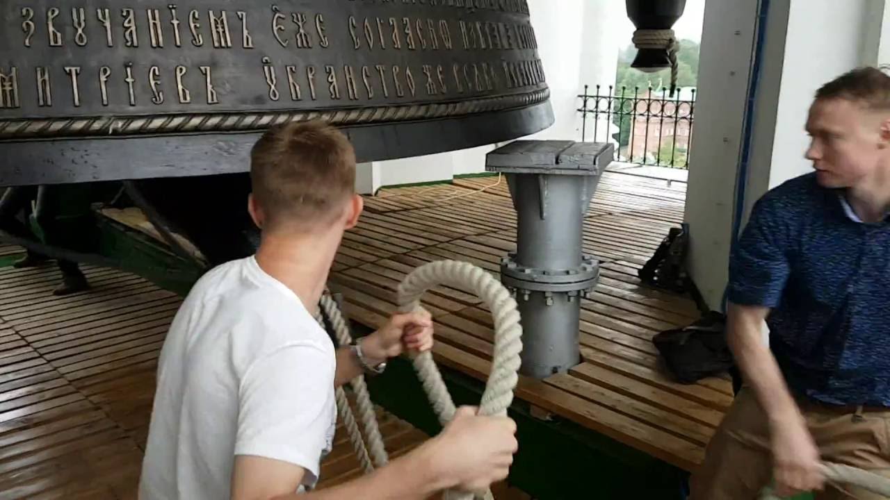 Лавра. Благовест в Царя.