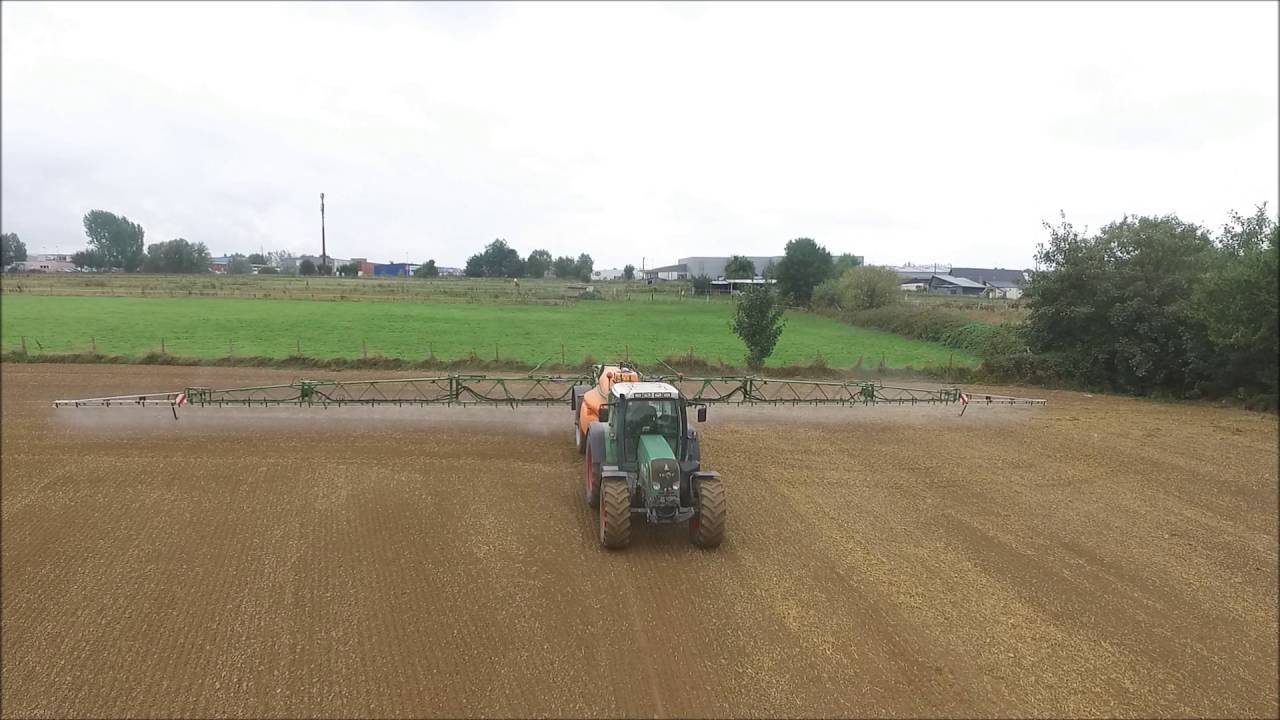 Pulv&eacute; Amazone UX 4200 Super [Drone]