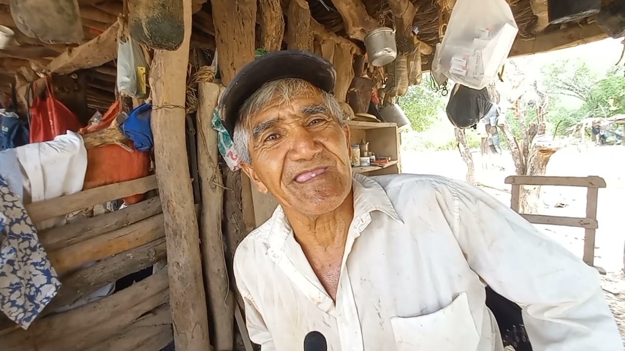 Gregario Friaz de 64 años alias Goyo paga el agua en Santiago del Estero