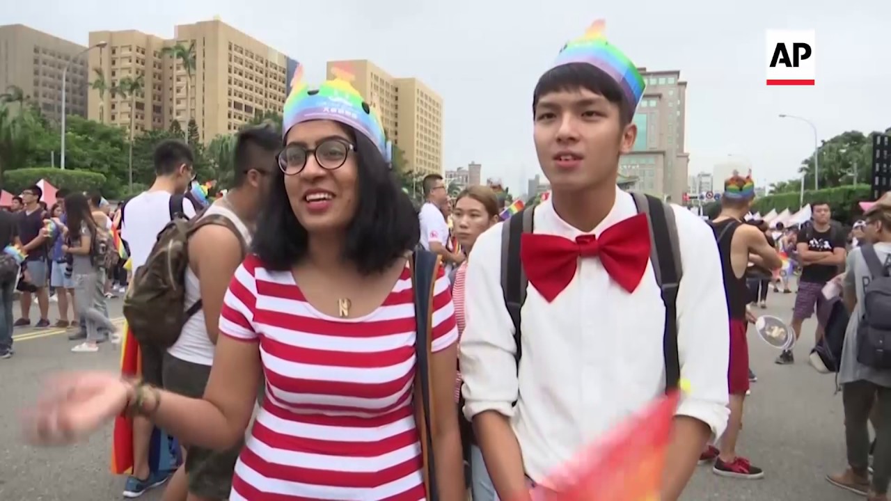 Taiwan - Hundreds brave rain for Taipei Pride Parade | Editor's Pick | 29 Oct 16