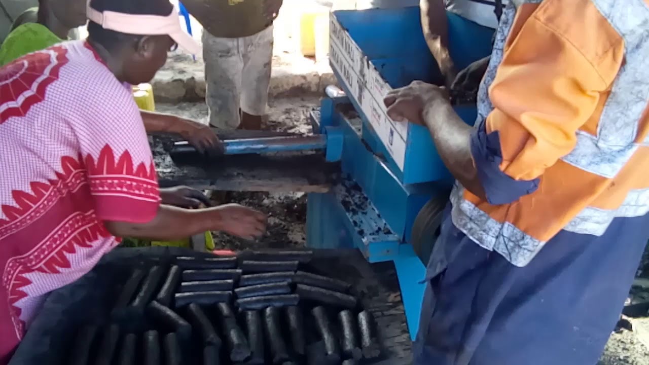 TAKATAKA NI MALI  KWA MAHITAJI YA MASHINE NA MAFUNZO YA KUZALISHA MKAA MBADALA 0754431522
