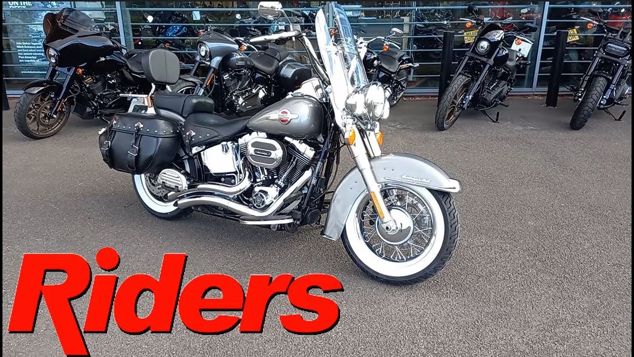 Harley-Davidson Heritage FLSTC 1690 (Grey) Walk around with engine running