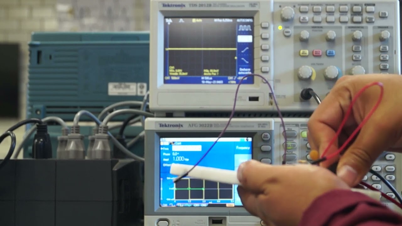 Circuitos RC. Carga y descarga de un capacitor 3. versión A. Vista en el osciloscopio