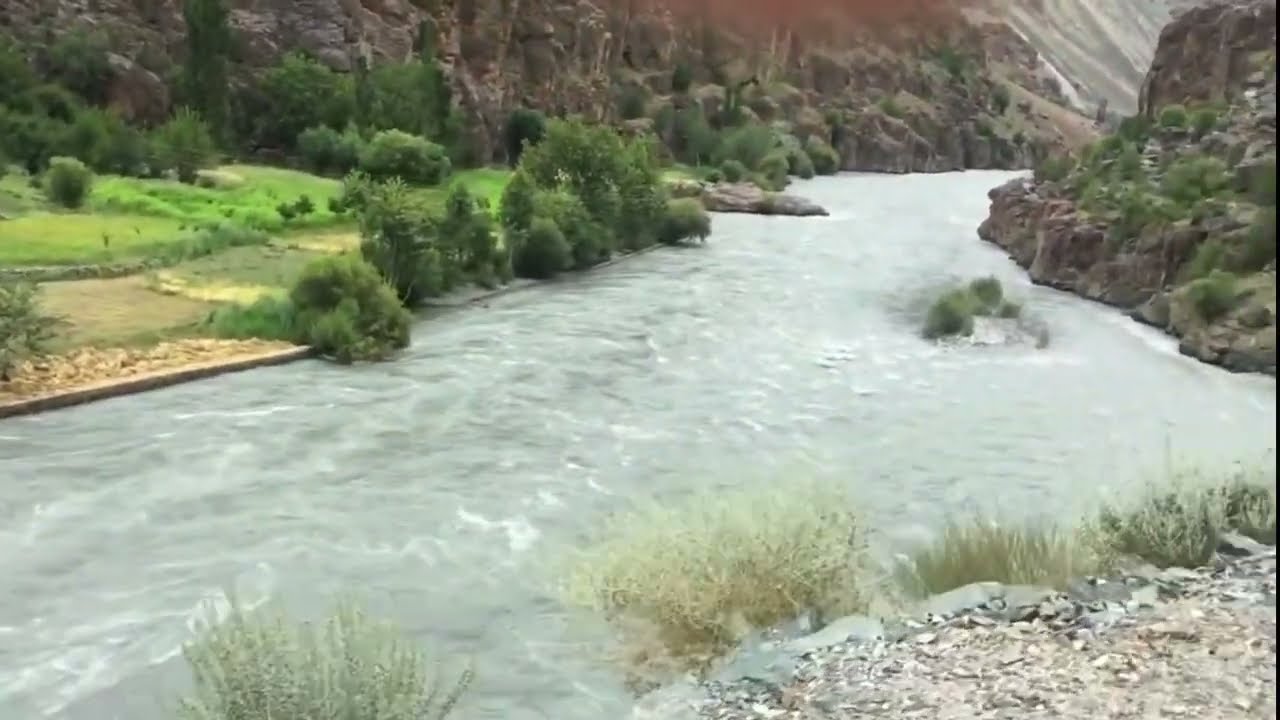 Gilgit River : Ghizer Valley 