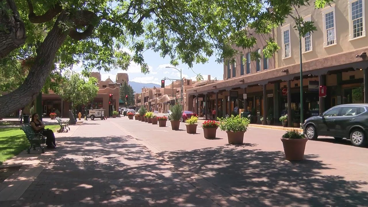 Santa Fe cracking down on visitors not wearing face masks on the plaza