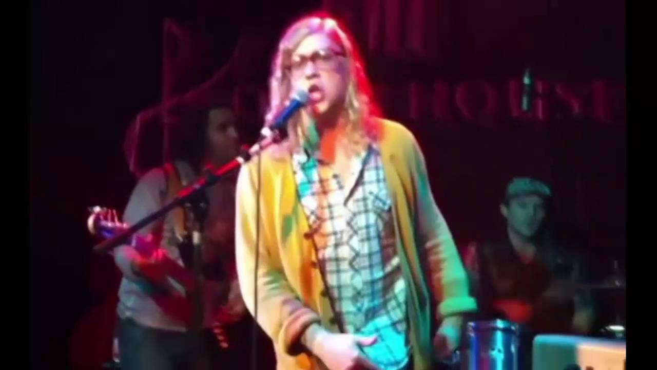 Allen Stone (Killing Me Softly by the Fugees) -- Random Radness #1