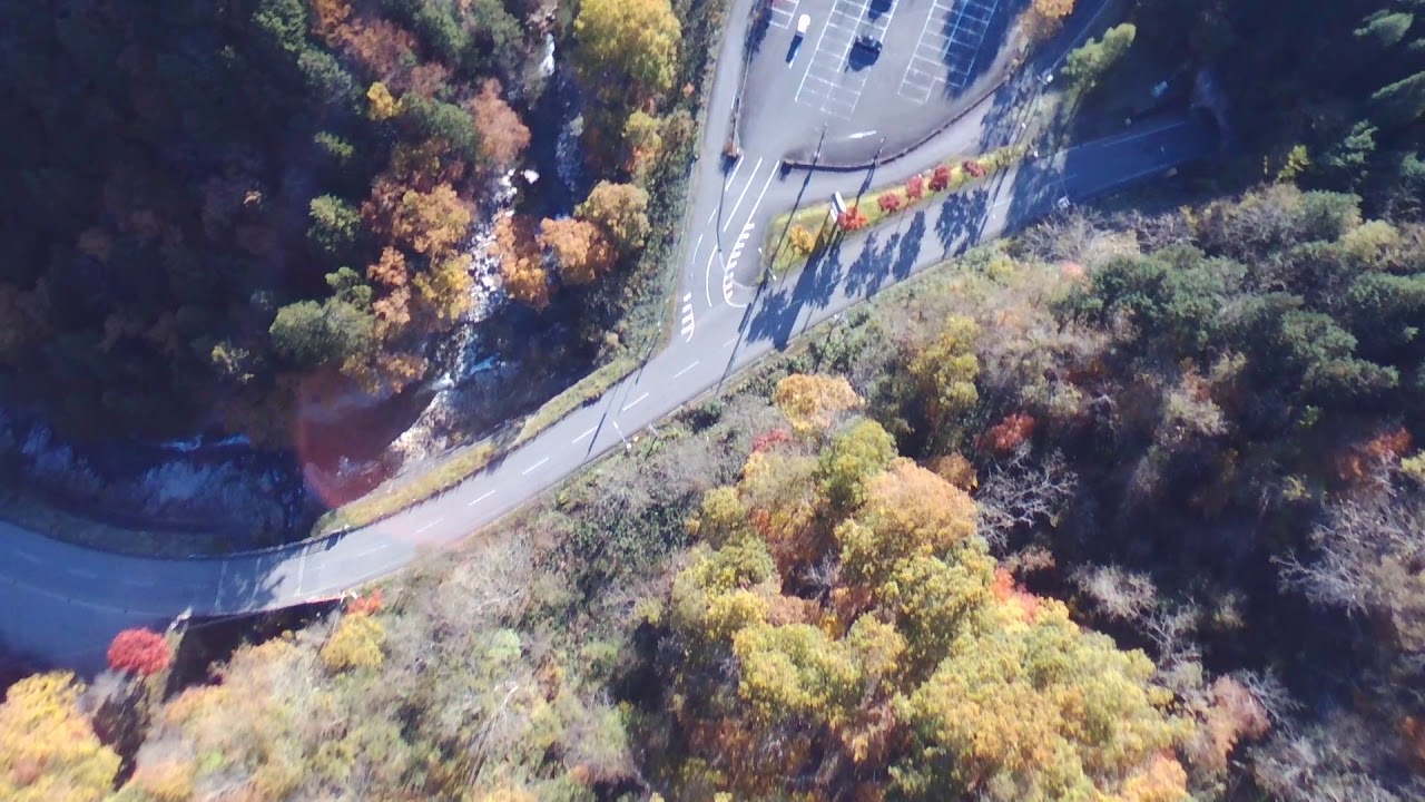 飛騨清見、紅葉の秋　せせらぎ街道　空撮及び車窓カメラ撮影