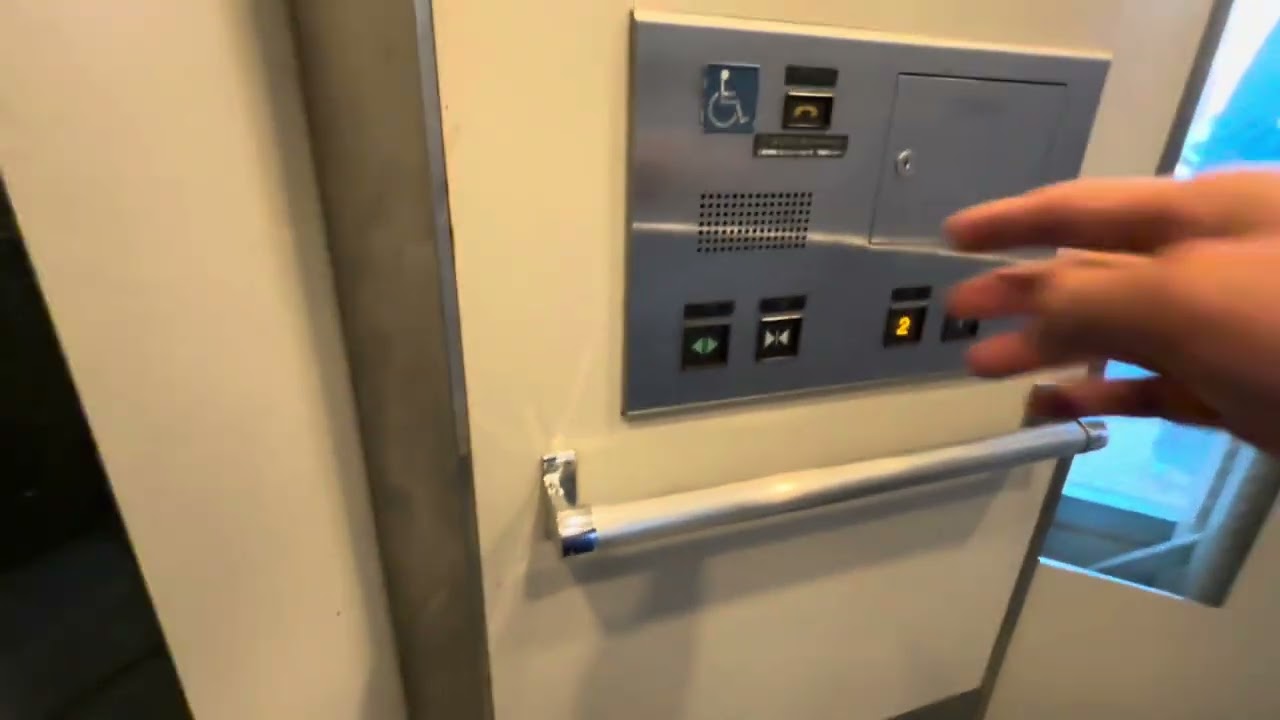 ＪＲ山陽本線　前空駅　エレベーター
