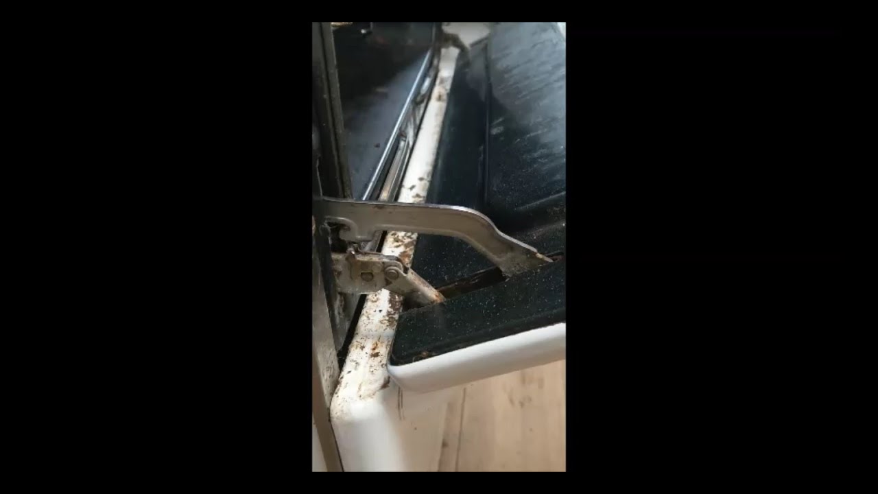 Дверца духовки не закрывается должным образом (длинная двухшарнирная)