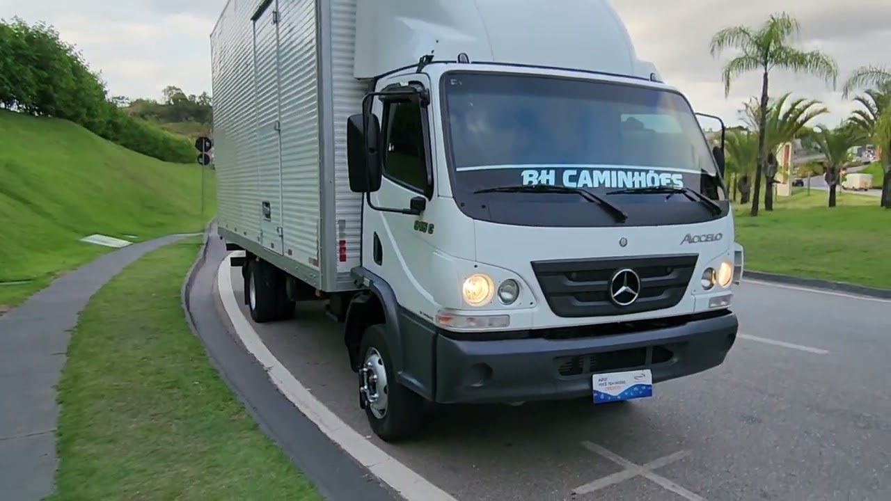 Caminhão a venda MB 915 ano 2009 baú 6.50 mts, na BH CAMINHÕES Seminovos (31) 3362-1867 Whatsapp