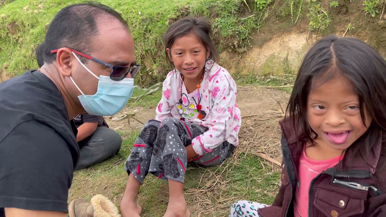 Ashly, la niña que tiene los pies torcidos (No. 2)