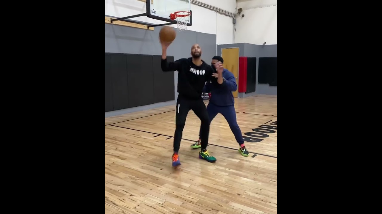 mouvement PIVOT basket