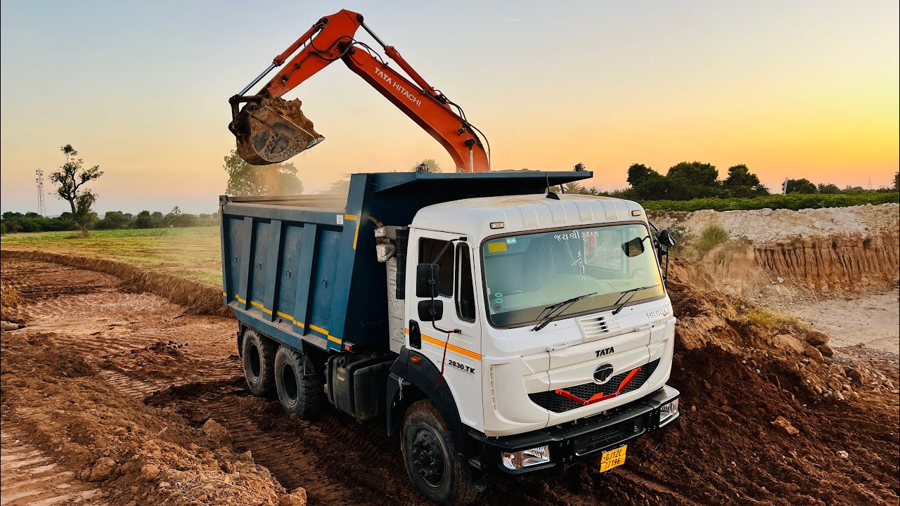 આજે યો 0point થી કામ ચાલુ કર્યા #desivlog #automobile #gujarativlog #excavator #jcb 