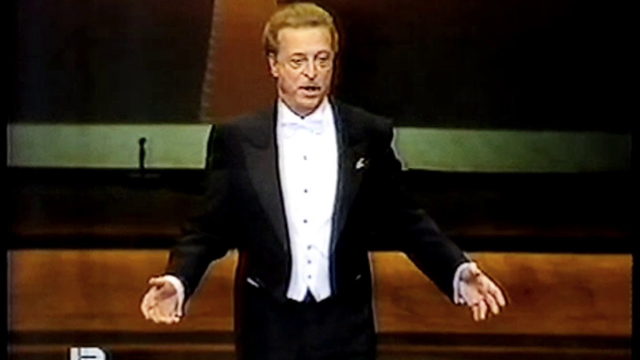 Alfredo Kraus canta  en el teatro La Maestranza de Sevilla  a los 63 años( Ah Mes Amis).