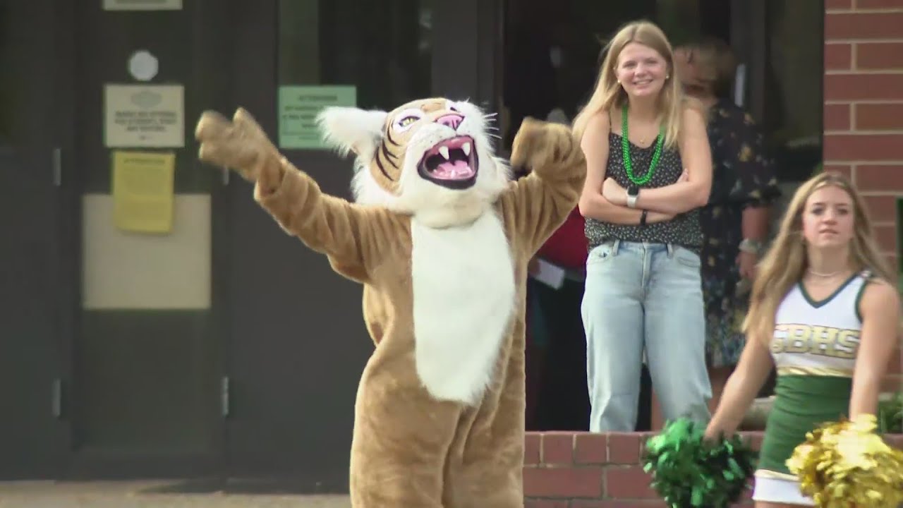 Back to School: Great Bridge High's wildcat mascot dances