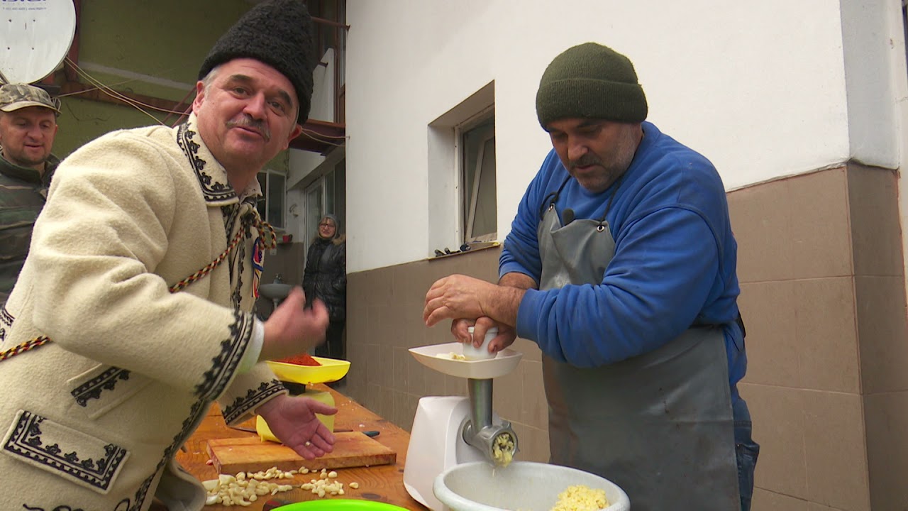 România în bucate: Cârnaţi pecinari şi morândău (borândău) cu mălai, fără sânge (@TVR Timişoara)