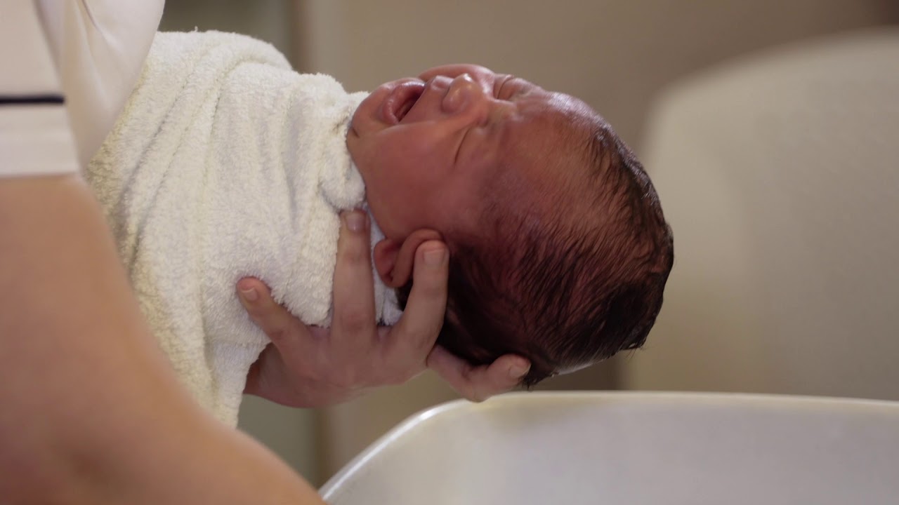 NUH How to bathe your baby