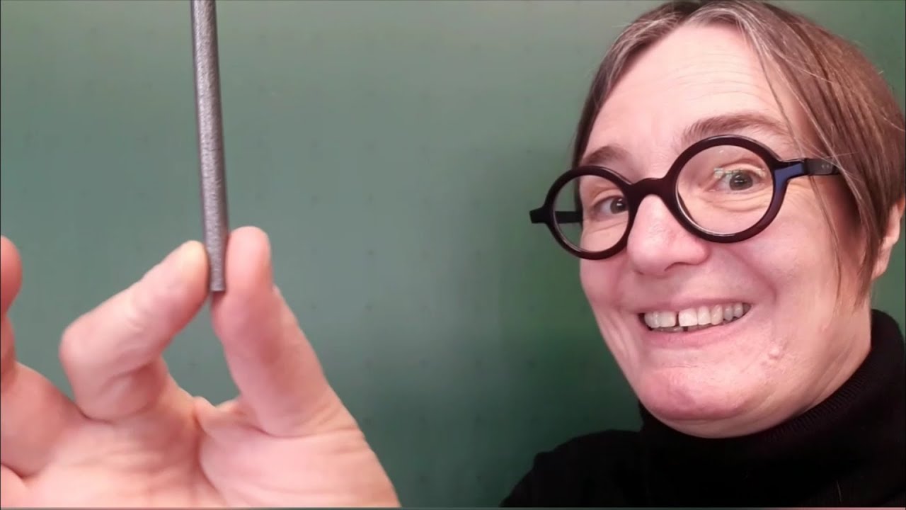 Frau Peiker sprengt.