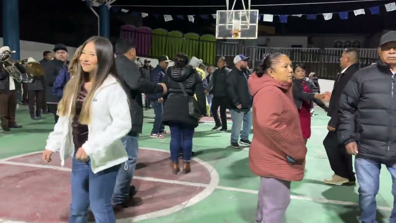 BAILANDO EN SANTA MARIA TINDU OAXACA CON LA BANDA ESTRELLA 