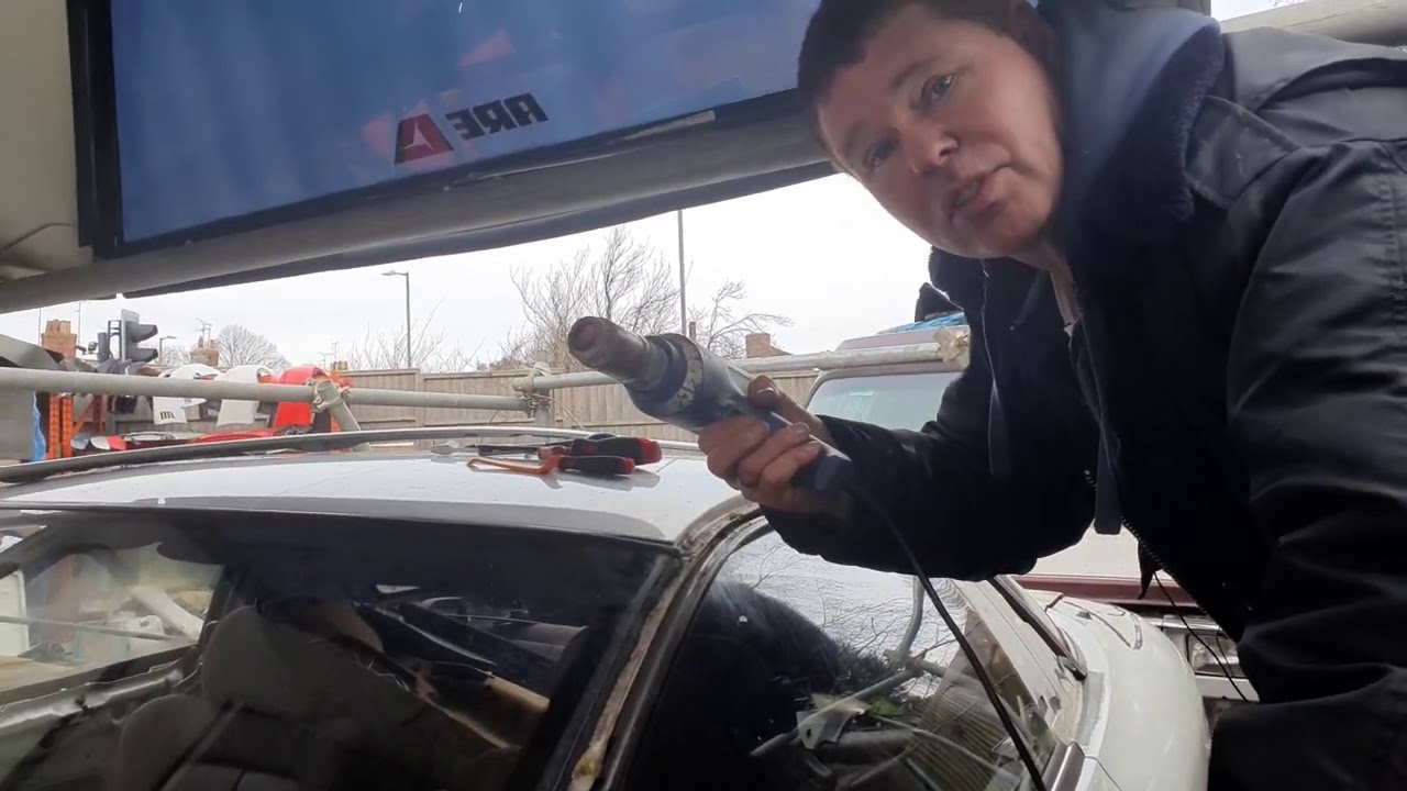 Mitsubishi 3000gt / GTO Windscreen Trim Removal