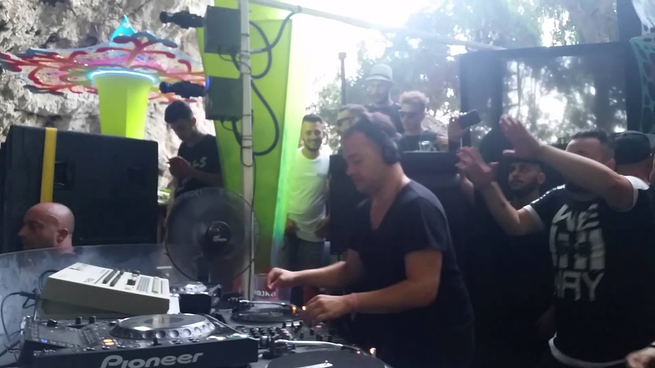 Ritzi Lee + tr 909 plays The bells @ciclope