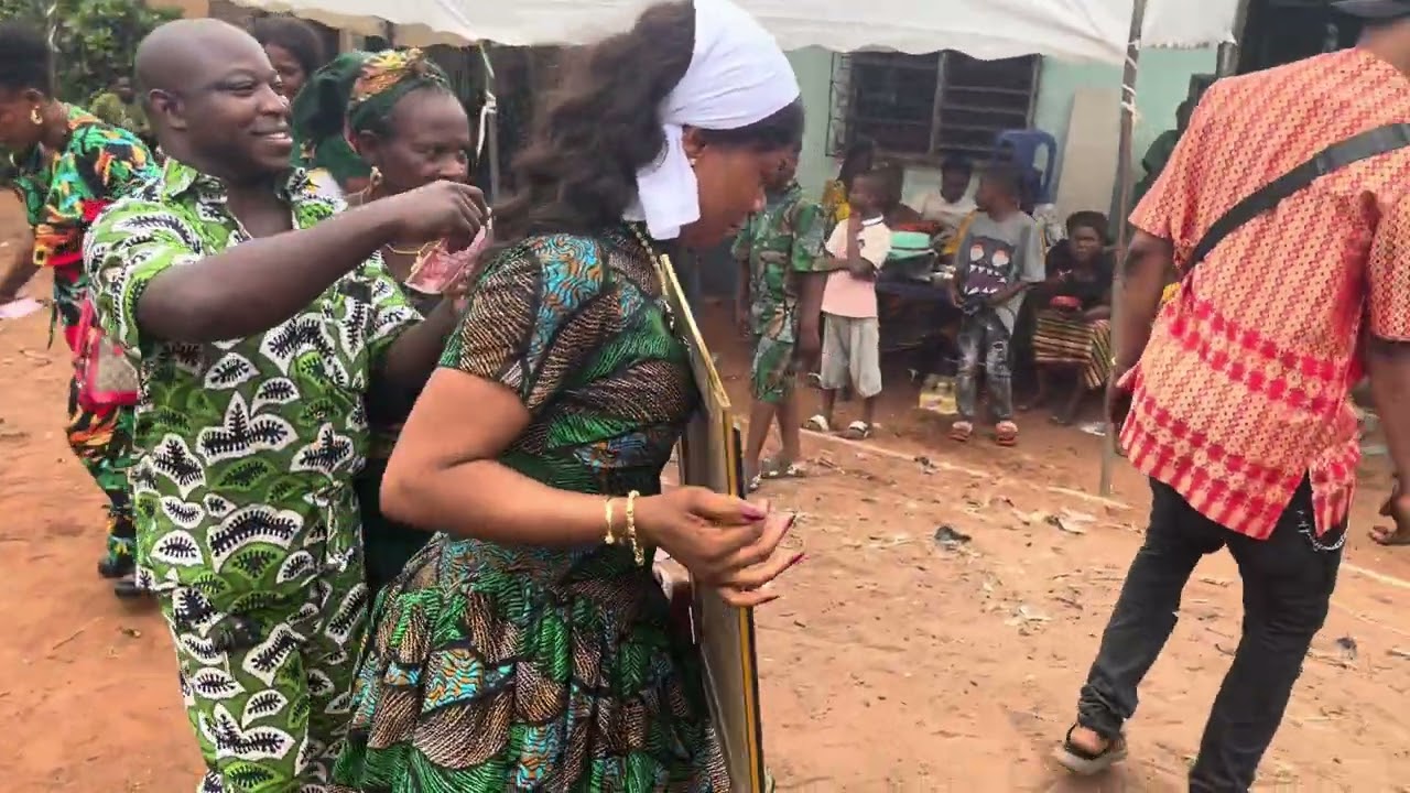 The Family of Julius danced on the occasion to meet the Umunna