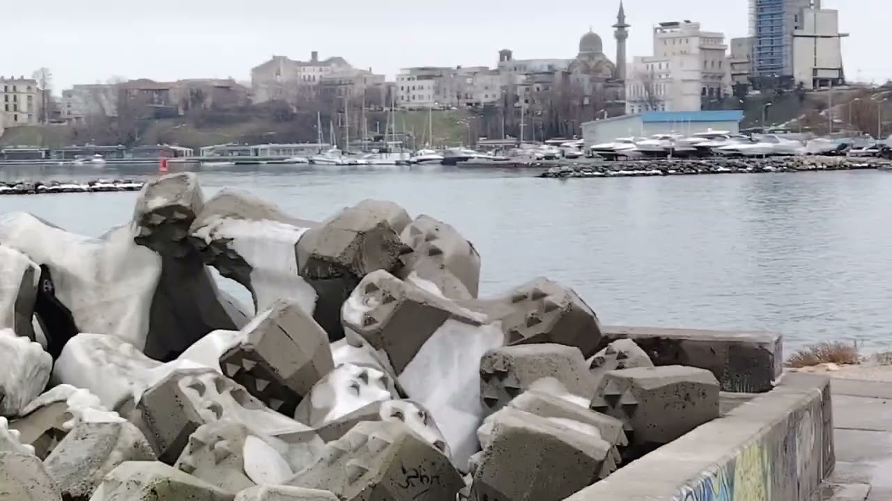 Dezgheț pe dig....îngheț între oameni!