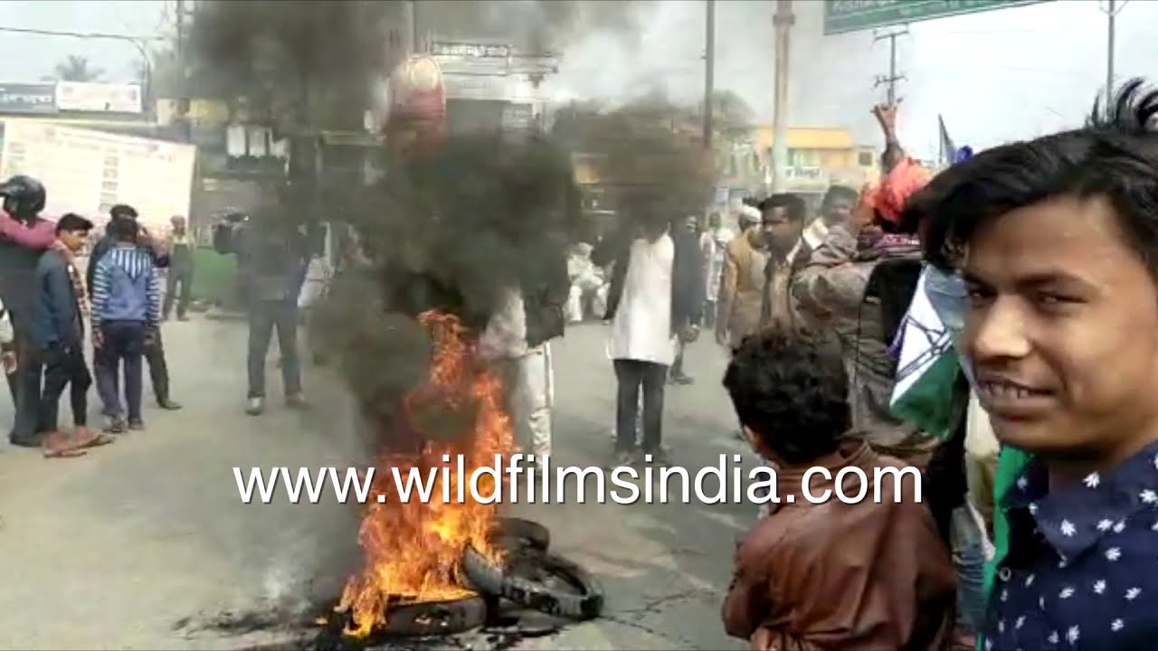 'CAA NRC Wapas Lo' chants, burning tires from demonstrators in Supaul, Bihar