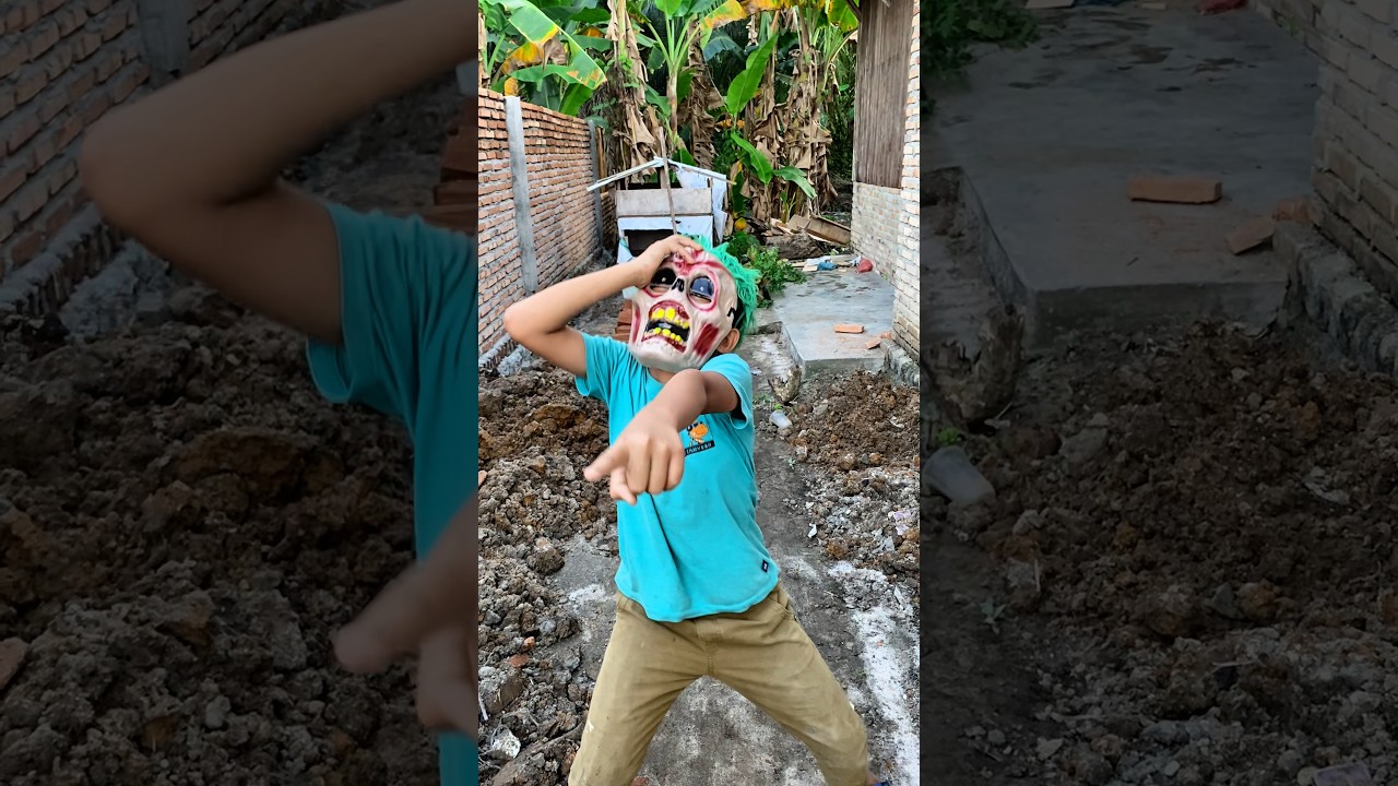 Monster Kena Lempar Sandal