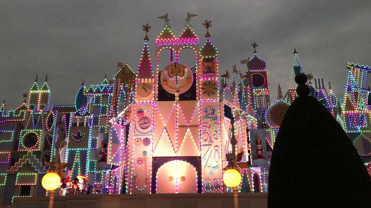It’s a Small World Clock Parade 6:45PM Hong Kong Disneyland