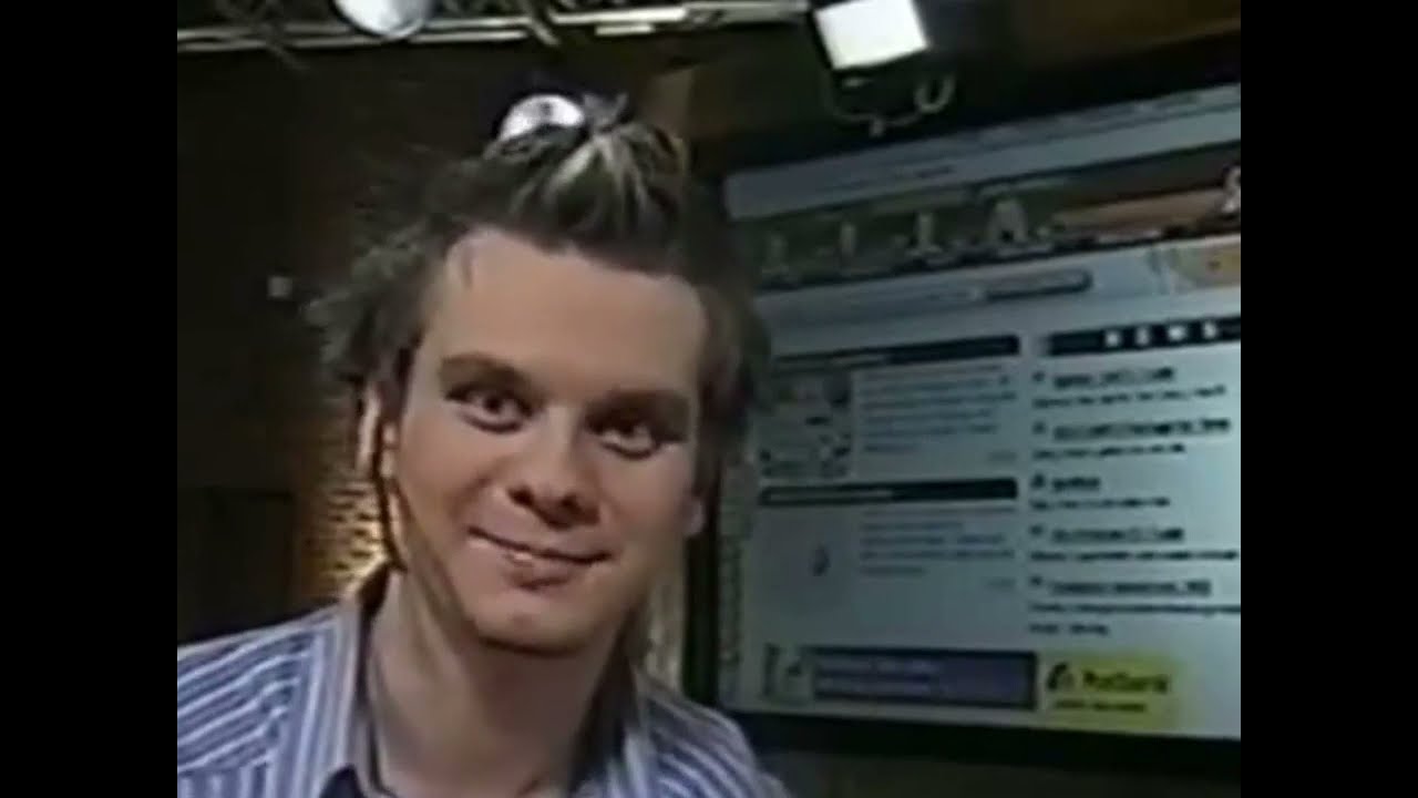 Etienne zeichnet Webseite obwohl das Internet wieder geht | Giga Games
