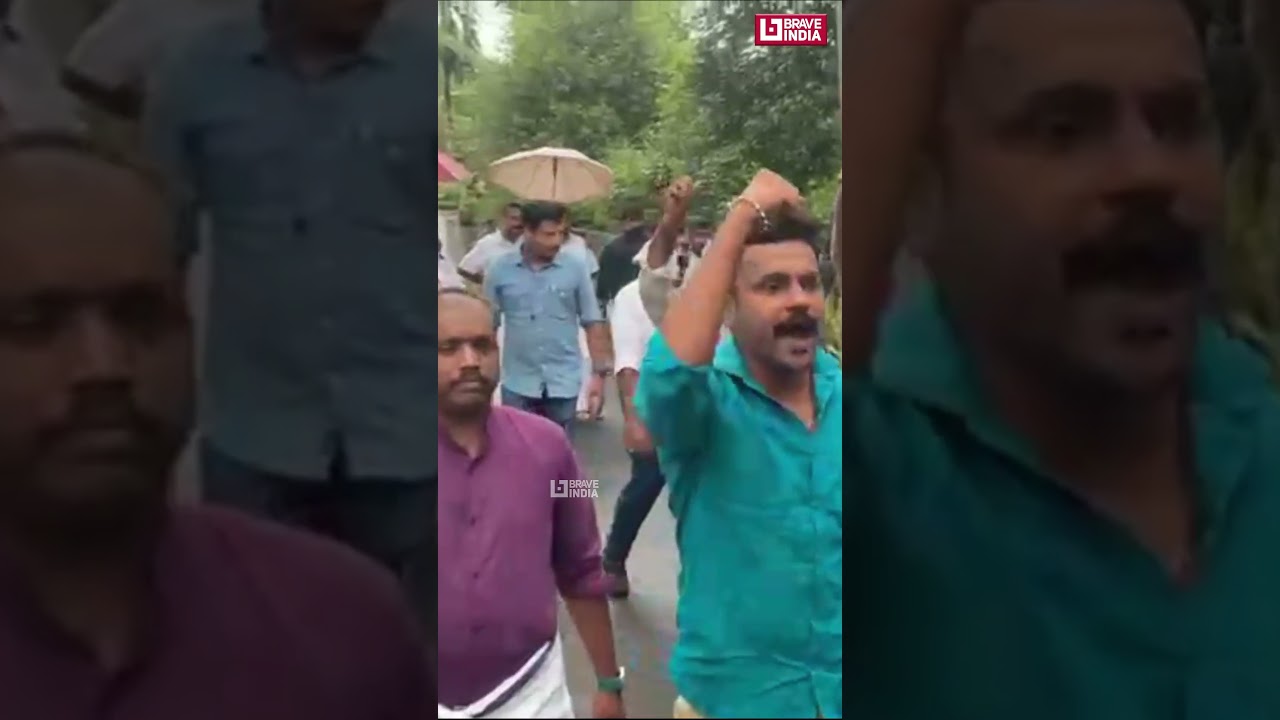 ആരാടാ ആർ.എസ്.എസ് എന്ന് ഡിവൈഎഫ്&zwnj;ഐ || ഞങ്ങളാടാ എന്ന് മറുപടി