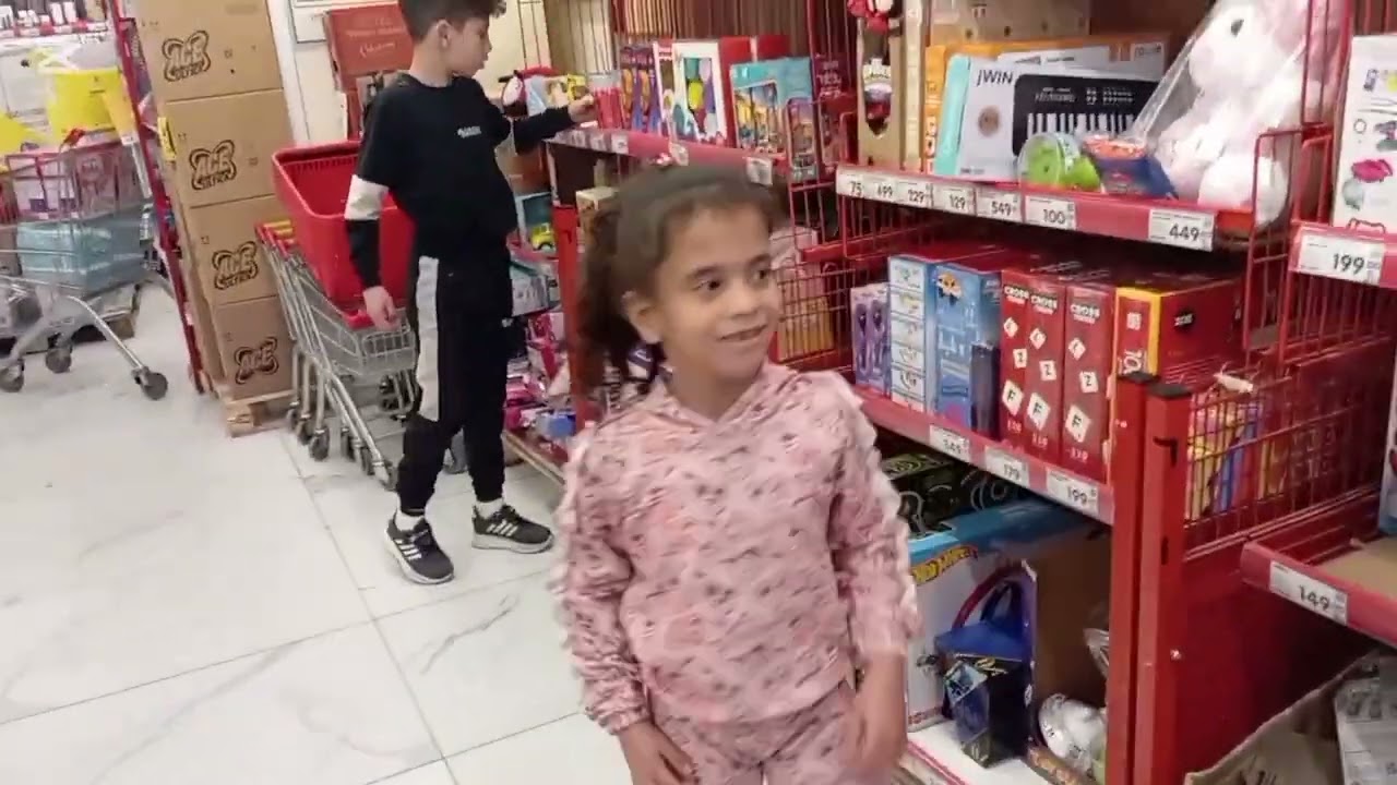 هذا اليوم سوينا لحمودي وديانا تحدي بالخيمه يعيش فيها يوم كامل 👍♥️