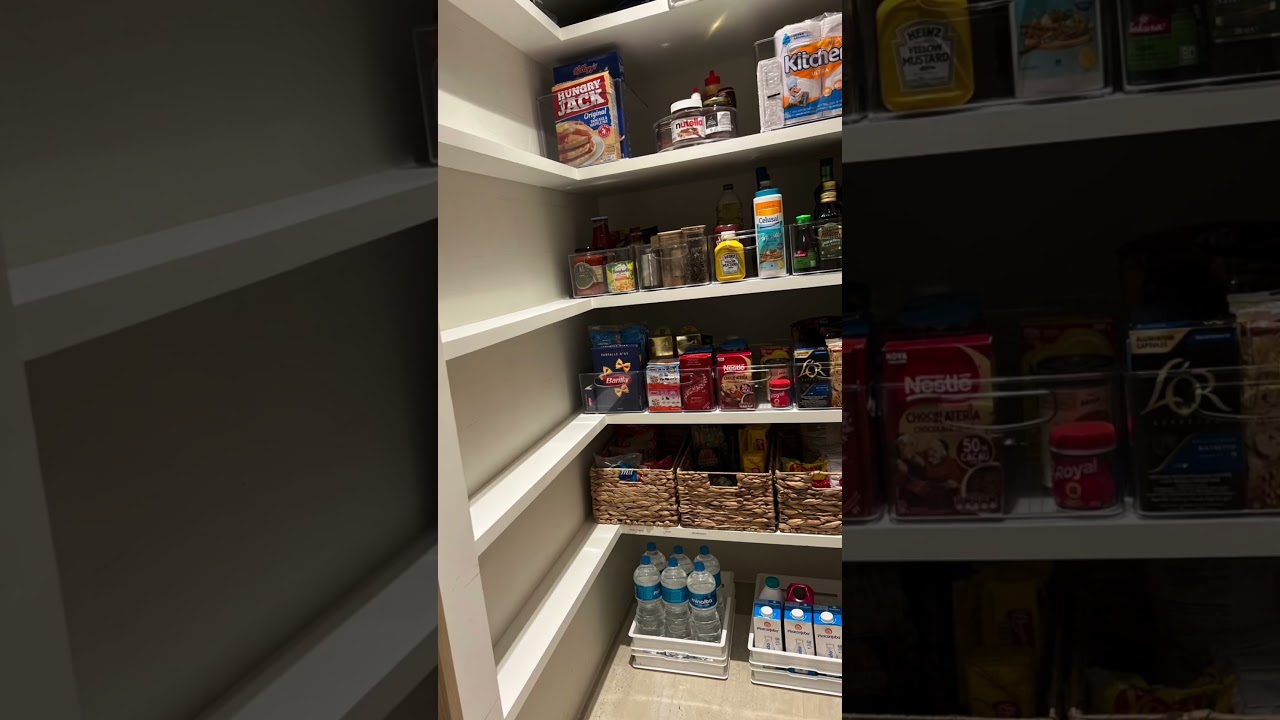 Uma despensa organizada &eacute; o segredo para uma cozinha tranquila e eficiente.