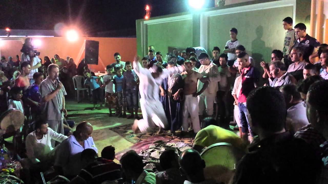 عيساوية الجم - تكربيس على الشوك