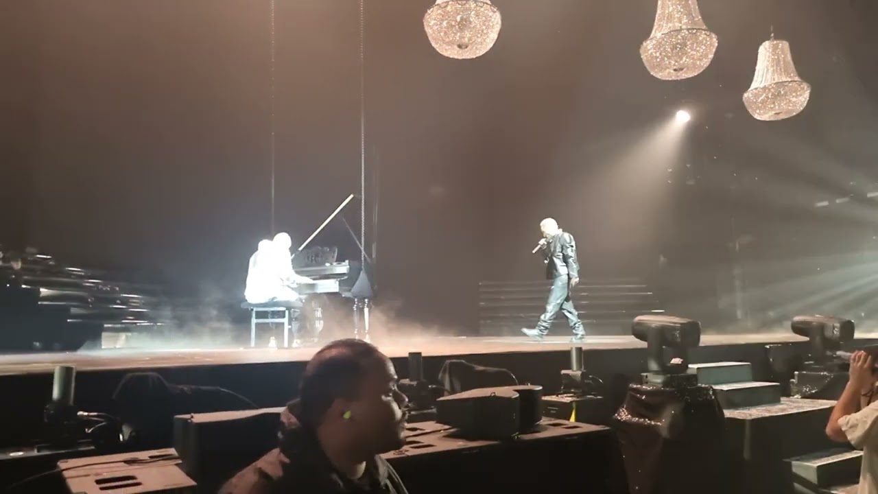 Laylow ft. Sofiane Pamart - UNE HISTOIRE ÉTRANGE (Live Bercy 13.03.22)