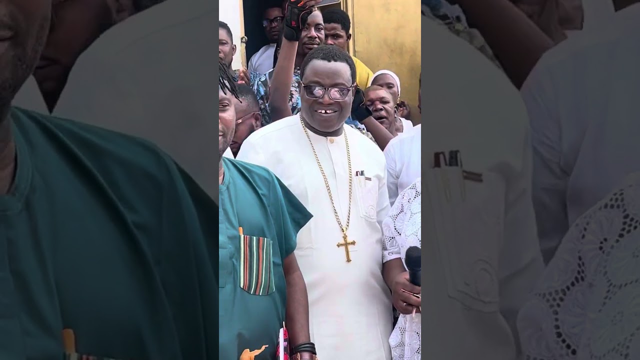 Baba Lere paimo receive a new car from baba Sebioba and some cash from Kunle Afod as fans gift