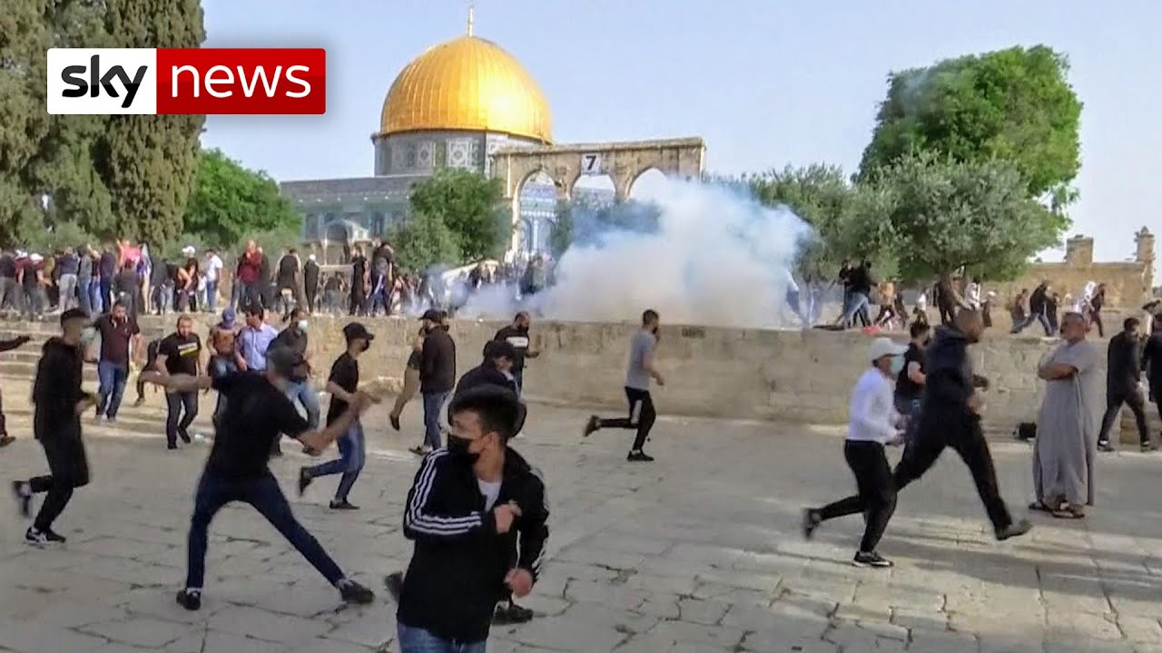 Israel: Over 100 injured as police clash with Palestinians