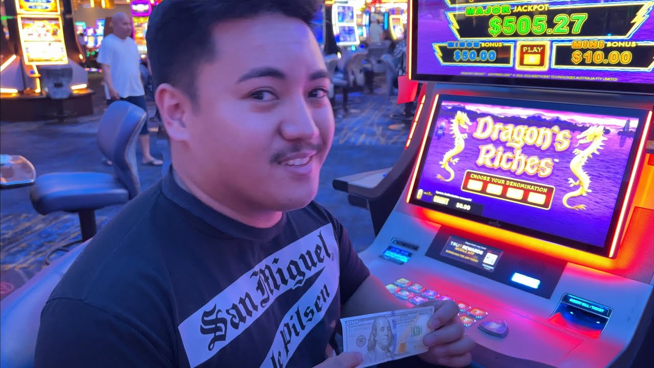 We Put $100 In the Slot Machines At The Strat In Las Vegas